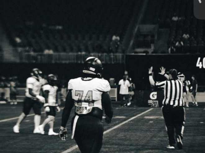 Q&A with Douglas County offensive lineman Julius Dumas
